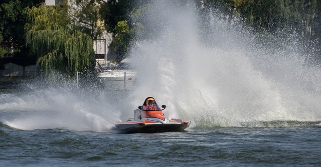 李强主持召开国务院常务会议 交流经济形势和一揽子增量政策落实调研情况 部署以冰雪运动高质量发展激发冰雪经济活力有关举措 审议通过《国家自然科学基金条例（修订草案）》.
